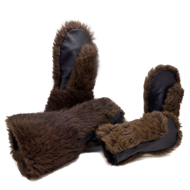 buffalo-fur-mittens