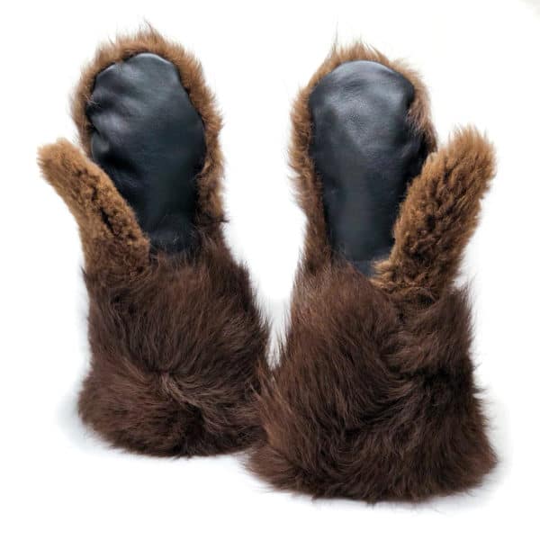 buffalo-fur-mittens-palm
