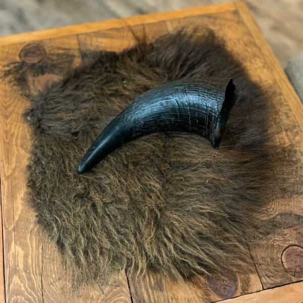 bison-horn-fur-table
